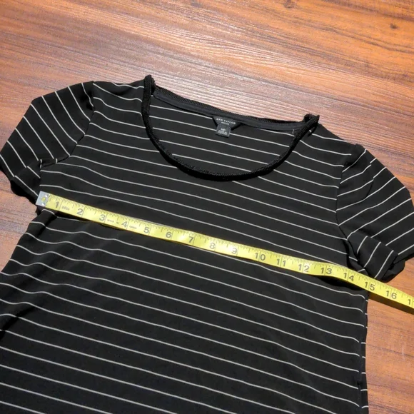 Ann Taylor Black and White Top size SP - Picture 3 of 5